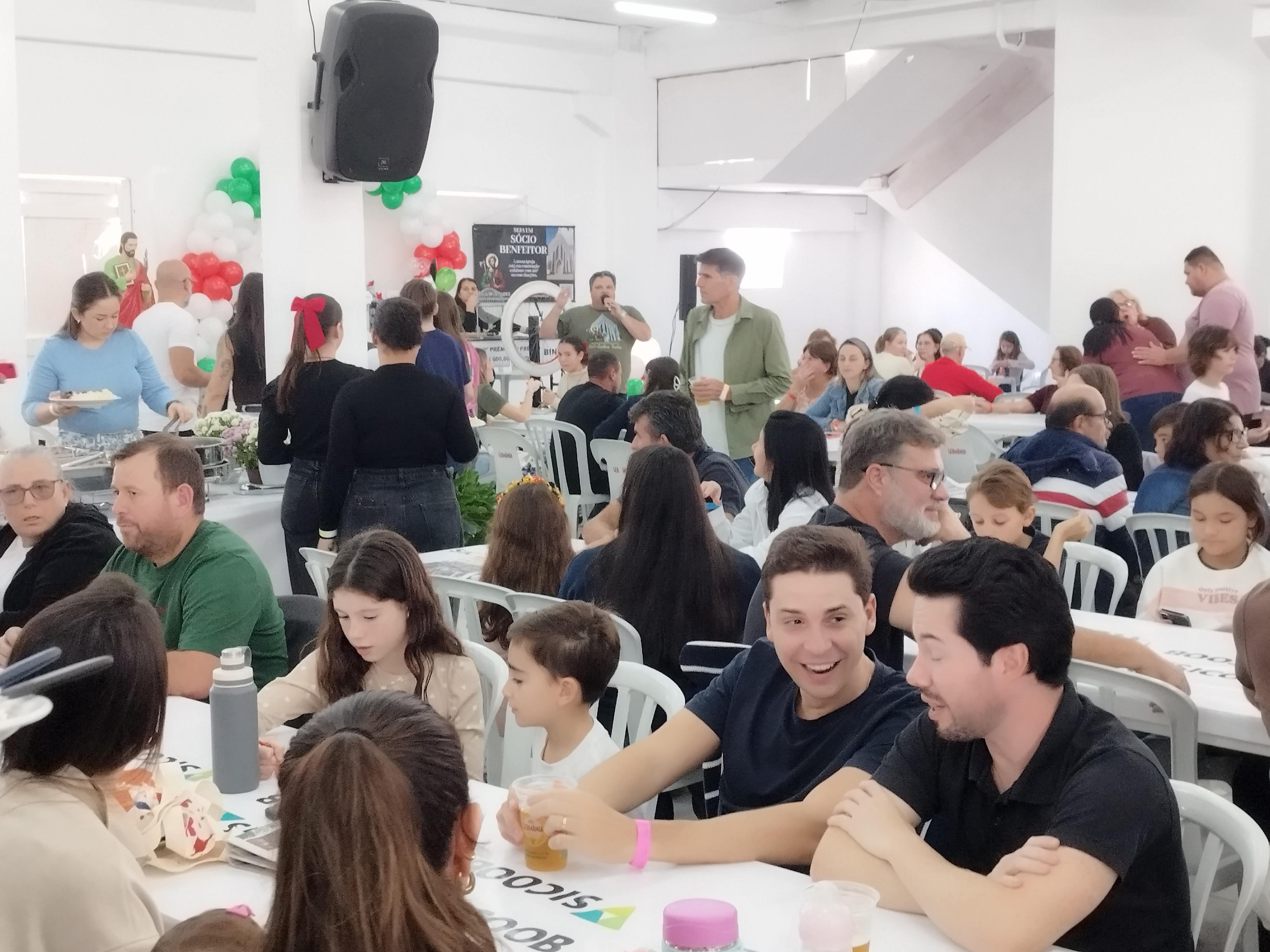 Costelão no Fogo de Chão reúne comunidade na Igreja São Judas Tadeu em Balneário Camboriú