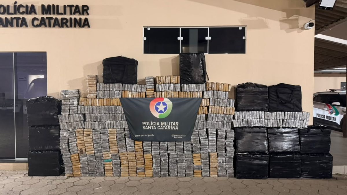 Após apreensão histórica de 3,5 toneladas de cocaína, polícia prende suspeito em fuga por três cidades de SC