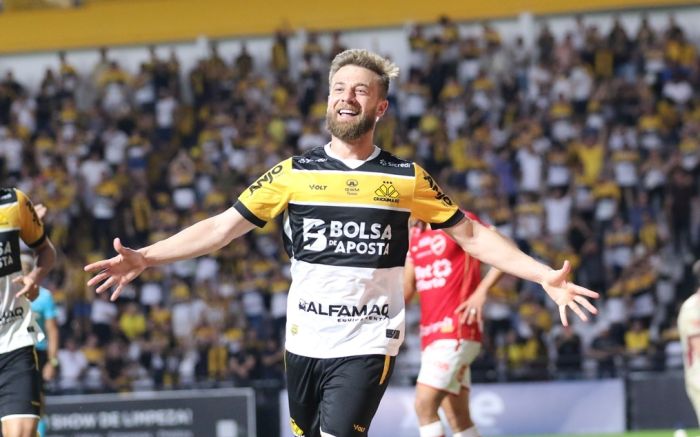 Criciúma vence o Vila Nova e garante liderança do turno da Série B