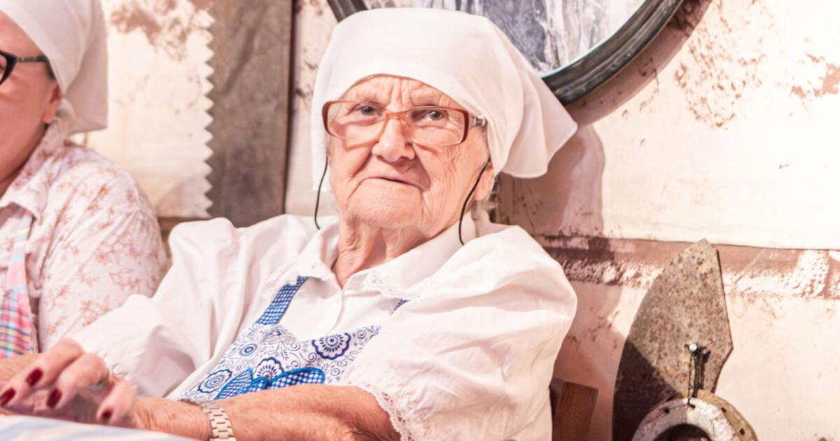 Oma Luzi, integrante mais longeva da Sociedade do Pelznickel, é diagnosticada com morte cerebral