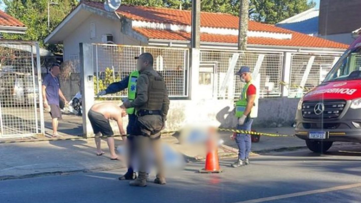 Dois jovens de 18 e 19 anos morrem em grave acidente entre motocicletas em SC