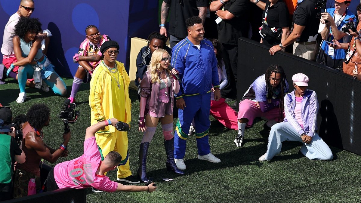Ronaldinho Gaúcho e Ronaldo dirigem carro de Madonna e ‘rolê aleatório’ na Copa do Mundo surpreende internautas