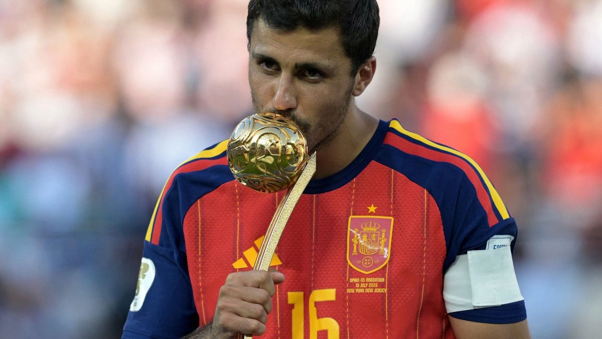 Rodri desbanca Messi e fatura troféu de melhor jogador da Copa do Mundo; Espanha domina premiações