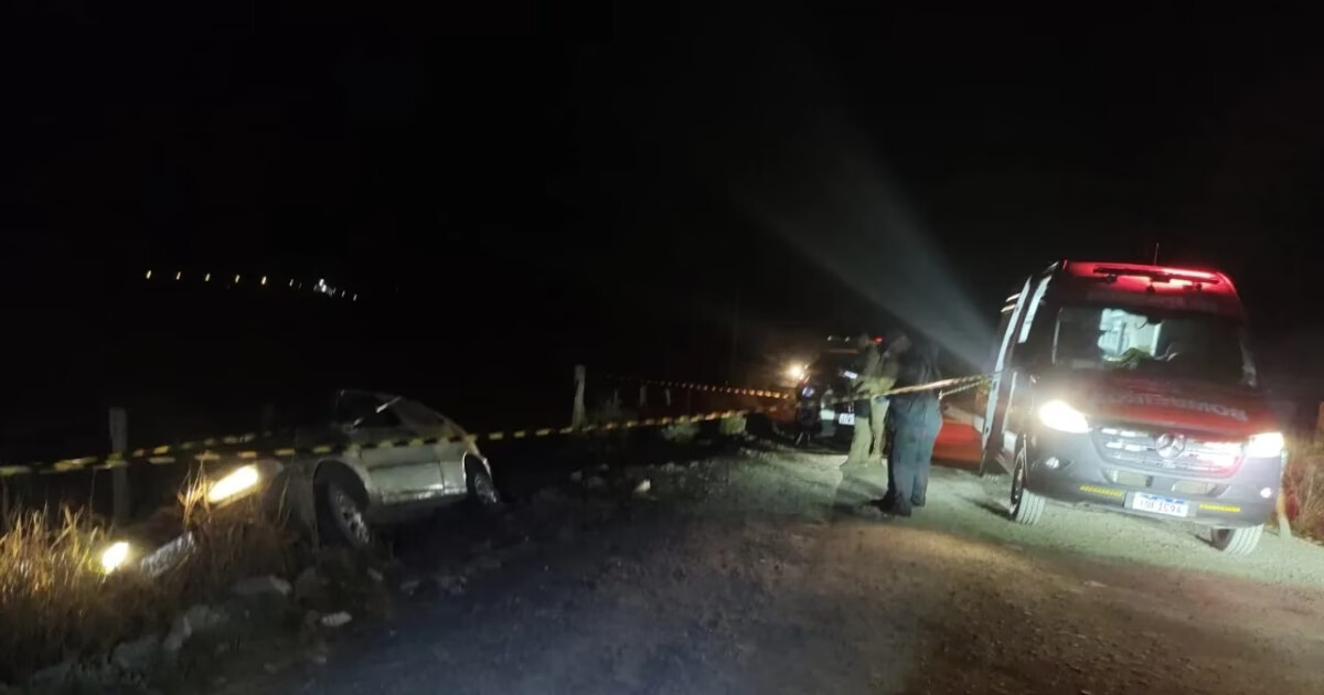 Homem é morto com oito tiros dentro de carro após discussão no trânsito em SC