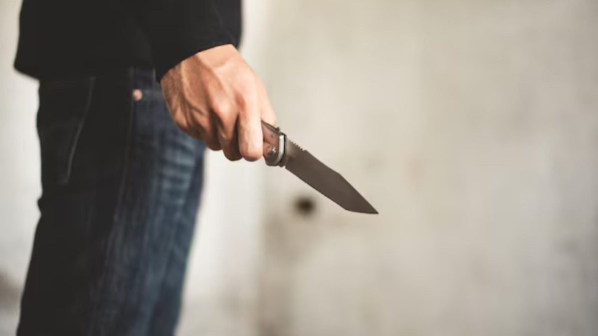 Homem acusado de tentar matar companheira a facadas na frente do filho de 6 anos vai a júri em SC