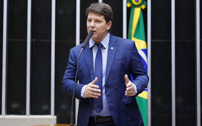 Política é negociada a portas fechadas no Senado sem movimentos sociais
