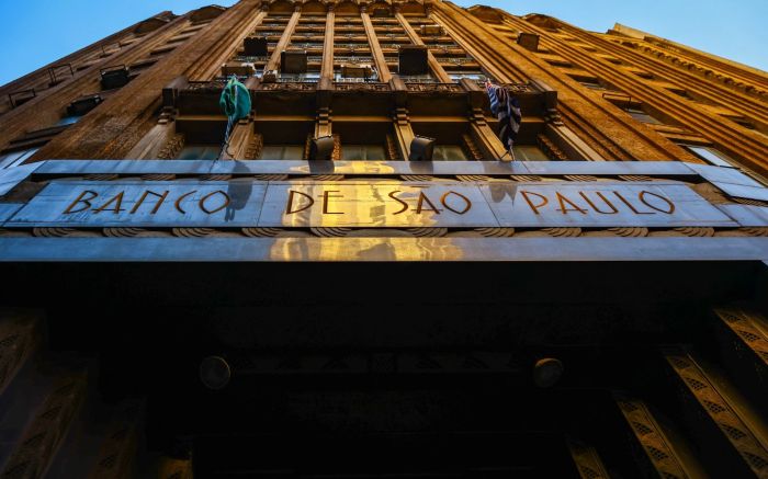 Governo Tarcísio vende imóveis públicos em plataforma com pouca transparência