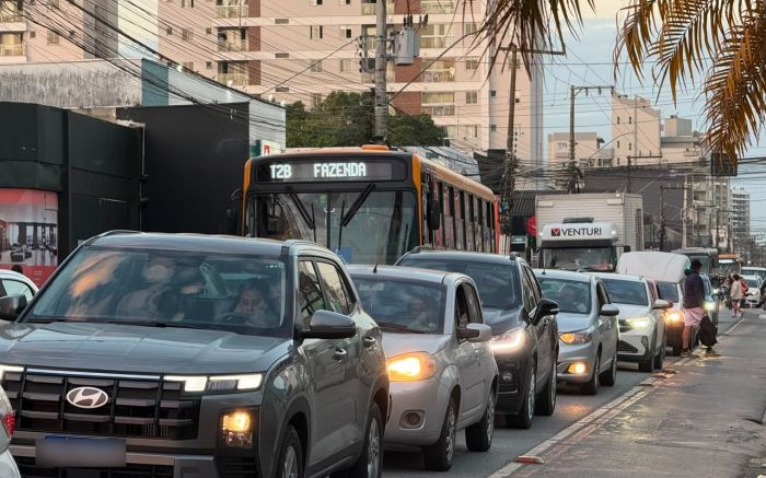 Obra na Heitor Liberato congestiona região na hora do rush