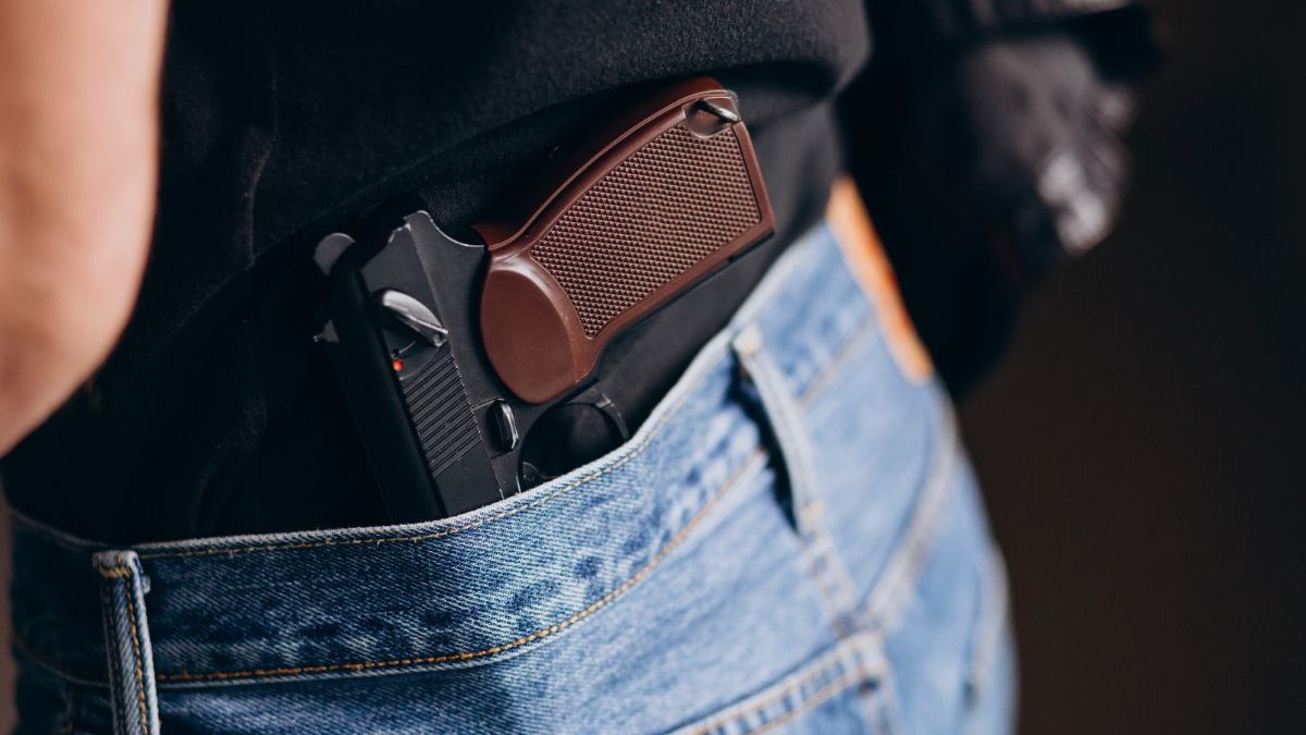 Porte de arma para novas profissões: veja as 13 categorias que podem ter direito no Brasil