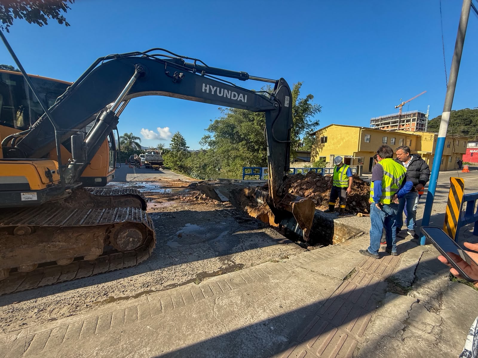 Reforço na base da ponte da Biguaçu deve resolver o problema, disse o secretário de Obras, Bola Pereira
