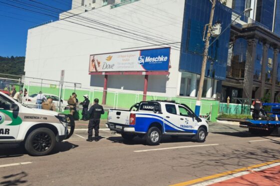 Fiscalização flagra adolescente de 16 anos conduzindo motocicleta na Avenida Atlântica