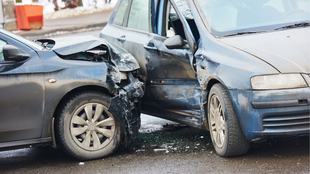 Novo projeto pode obrigar seguradora a oferecer carro reserva a motorista prejudicado em acidente; veículo deverá ser entregue em até 5 dias úteis