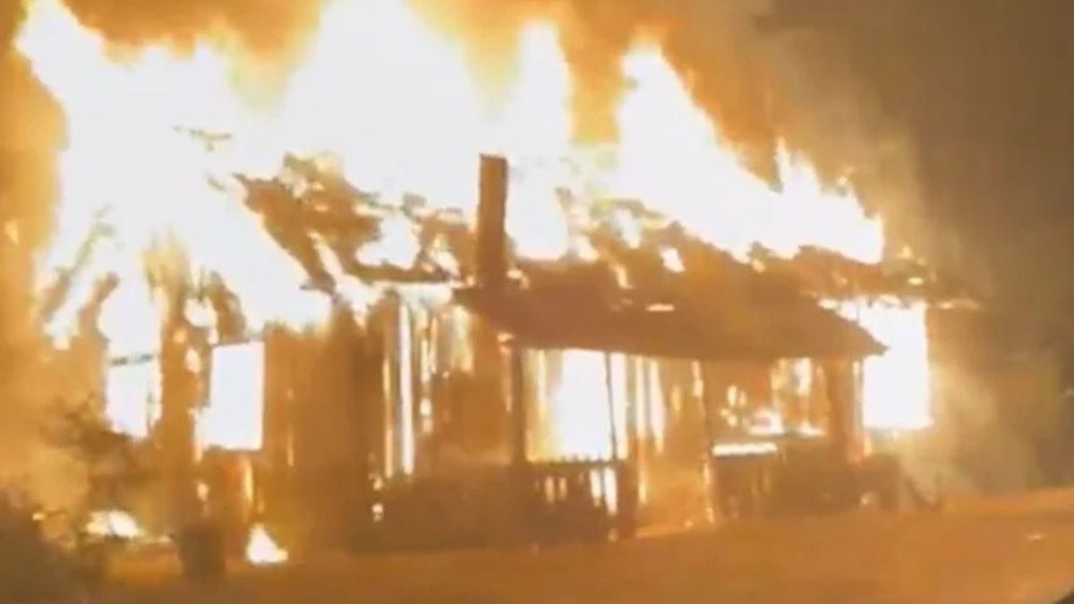 Família que teve casa completamente destruída por incêndio pede ajuda para recomeçar em SC: ‘Perdemos nosso lar e tudo que tínhamos’
