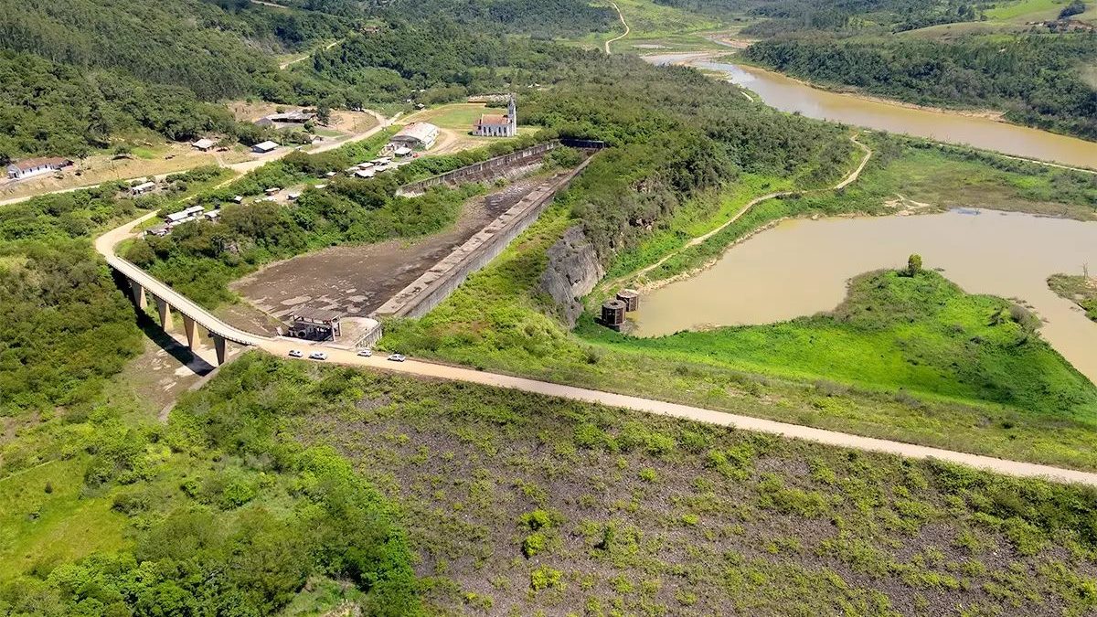 Obras na maior barragem de SC, essencial para cheias, serão retomadas após 40 dias de paralisação por impasses com comunidade indígena e Justiça