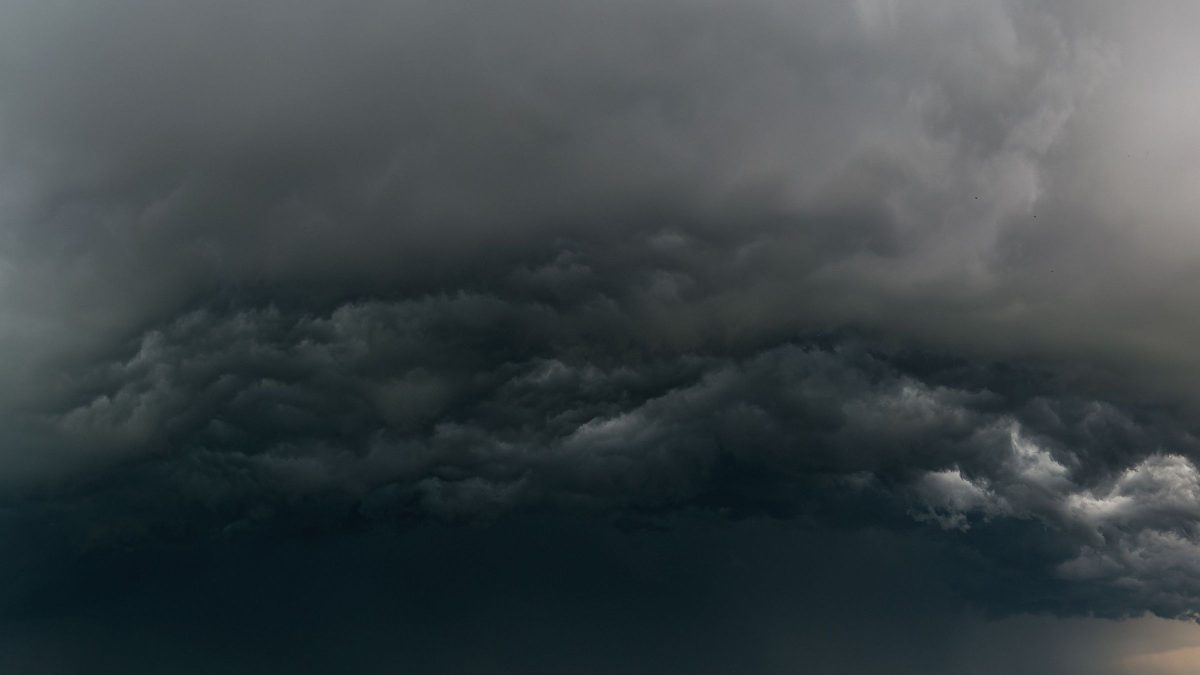 Tempestades avançam sobre 7 estados com alerta para chuva, granizo e ventos de até 60 km/h antes da chegada de frente fria ao Brasil