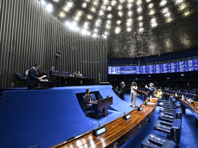 Senado aprova MP do fim da taxa das blusinhas; texto vai à sanção
