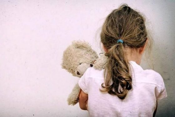 Menina de 7 anos conta a professoras que pai tocou suas partes íntimas e homem é condenado a mais de 15 anos em SC