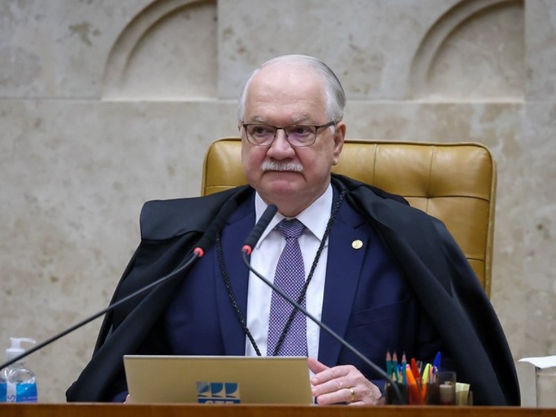 Fachin dá cinco dias para Moraes, Mendonça, Gonet e PF se explicarem