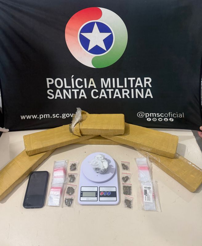Três traficantes são presos e quase seis quilos de maconha apreendidos