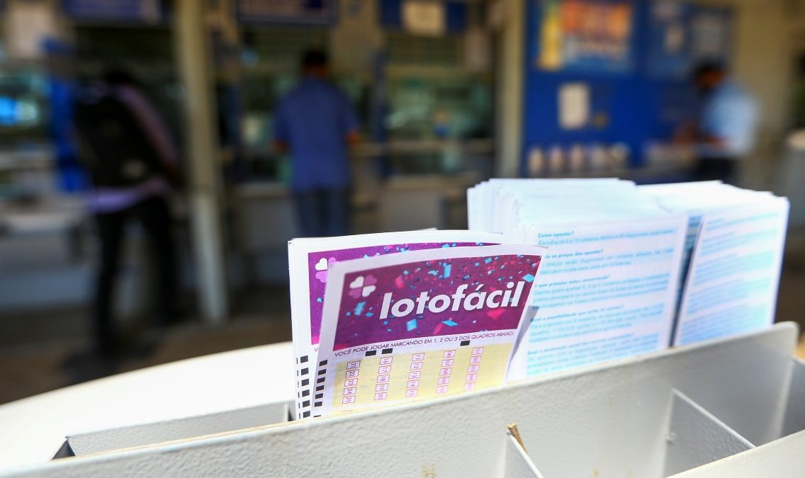 Veja o resultado da Lotofácil 3807 de hoje (18/10)