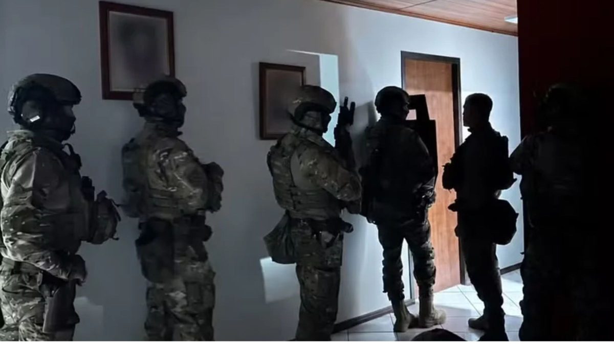 Pai mantém filha de 4 anos presa por horas e madrugada termina com intervenção do BOPE em SC
