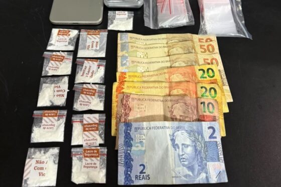 Homem é preso com cocaína após casa ser monitorada por suspeita de tráfico em BC