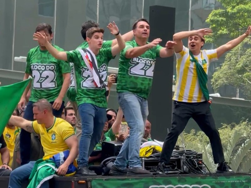 Flávio reúne 71 mil apoiadores na Paulista em ato de campanha