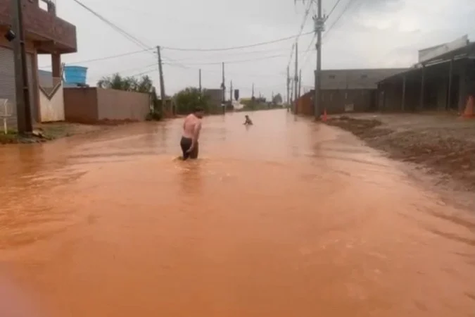 Moradores da 26 de Setembro voltam a enfrentar alagamentos após obra na Rua 2