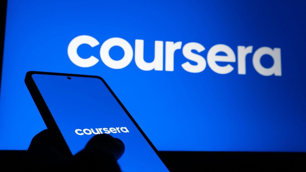 Coursera mira US$ 1,2 bilhão após fusão com Udemy e amplia aposta na educação B2B