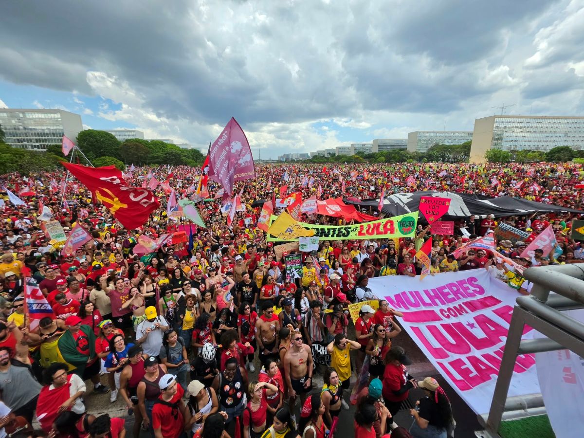 Ato da virada reúne 40 mil apoiadores de Lula na Esplanada, diz organização