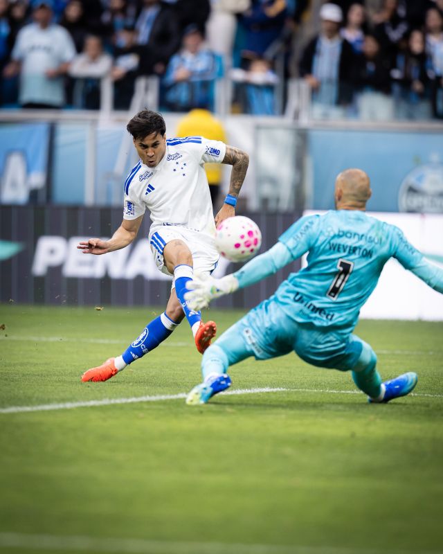 Grêmio leva virada do Cruzeiro e segue na zona de rebaixamento