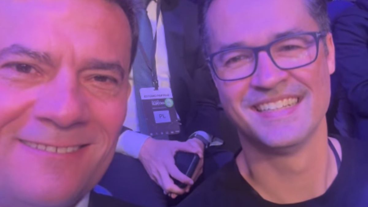 Flávio leva Moro e Deltan à primeira fila do debate com Lula