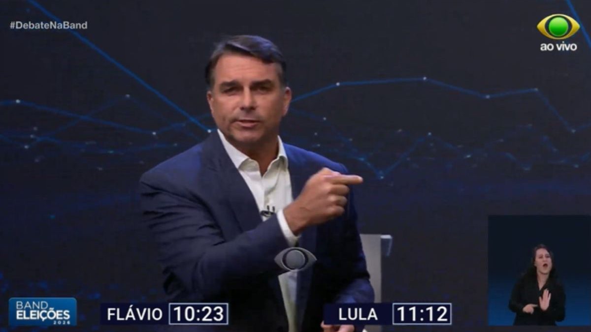 Flávio Bolsonaro promete castração química para estupradores e pena de oito anos para roubo de celular: ‘Pena mínima de oito anos’