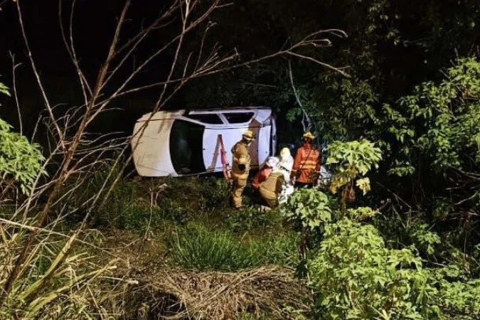 Capotagem deixa quatro pessoas feridas em Brazlândia