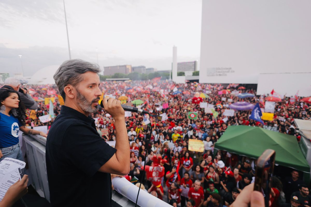 Leandro Grass tem sabatina, caminhadas e panfletagens nesta segunda (19/10)