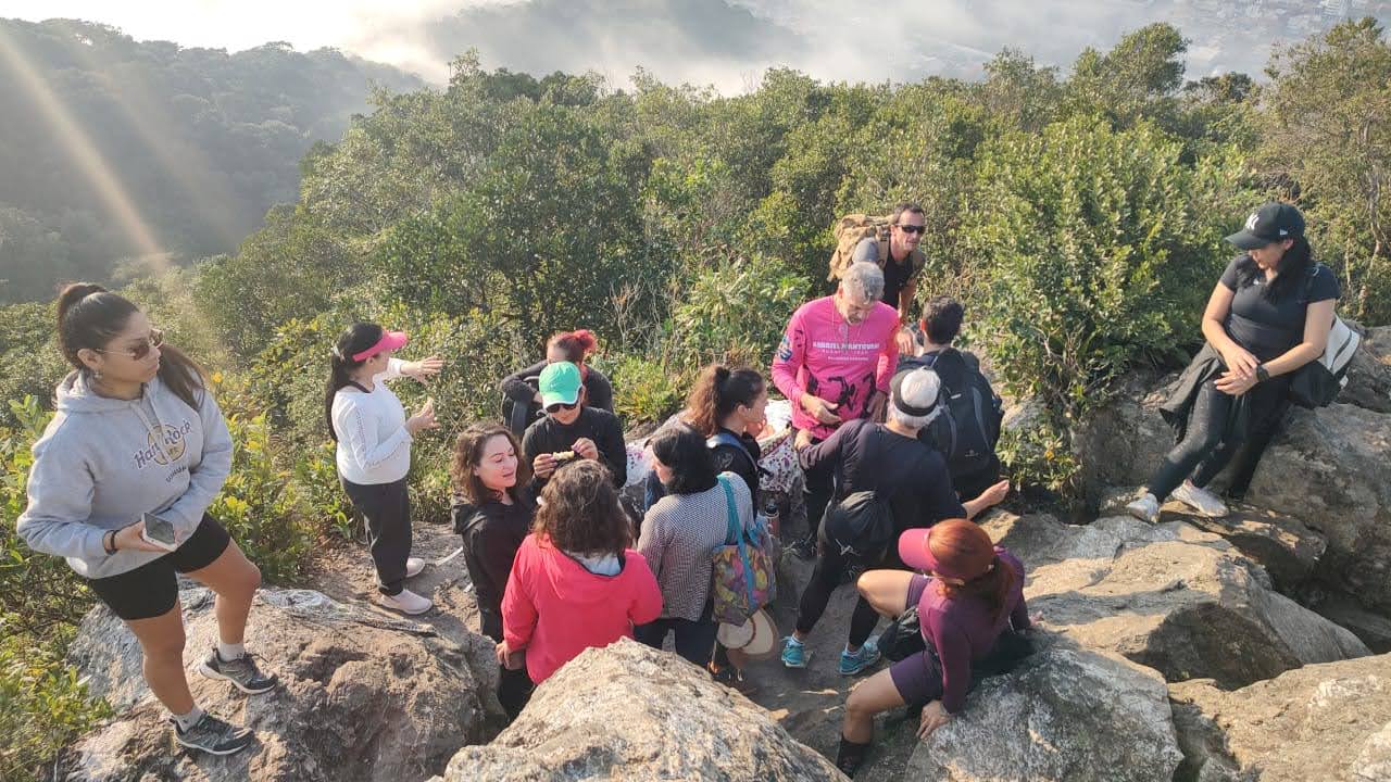 🗞️ Trilha no pico da teta celebra amizades e propósitos ao nascer do sol