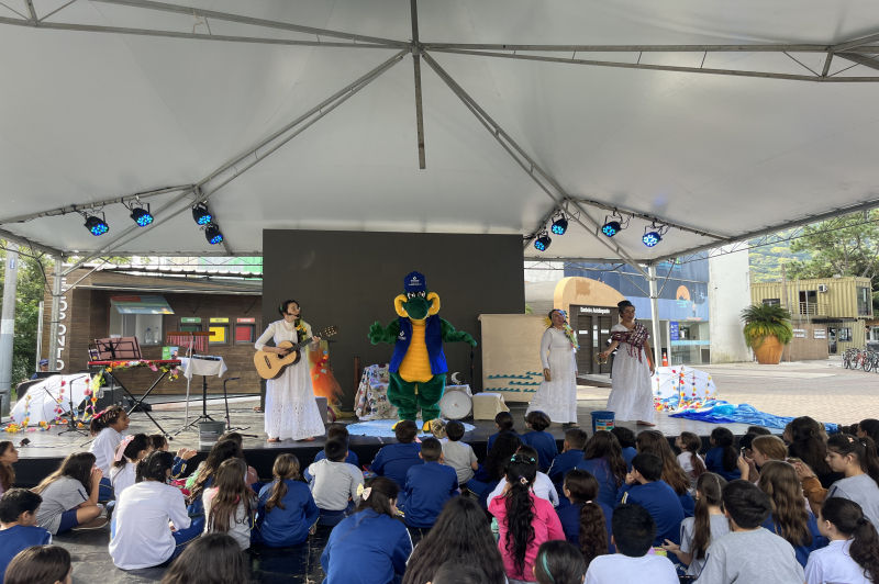 Junho verde leva educação ambiental para estudantes na praça do pescador