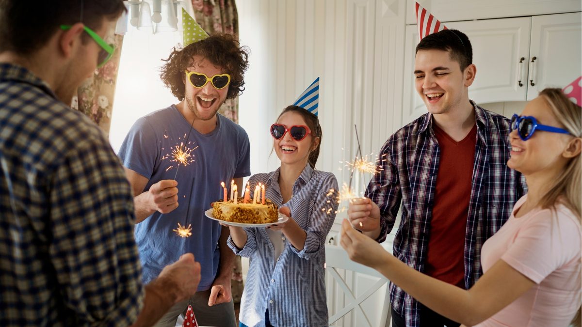 50 frases de feliz aniversário para zoar seu amigo no WhatsApp e arrancar muitas risadas