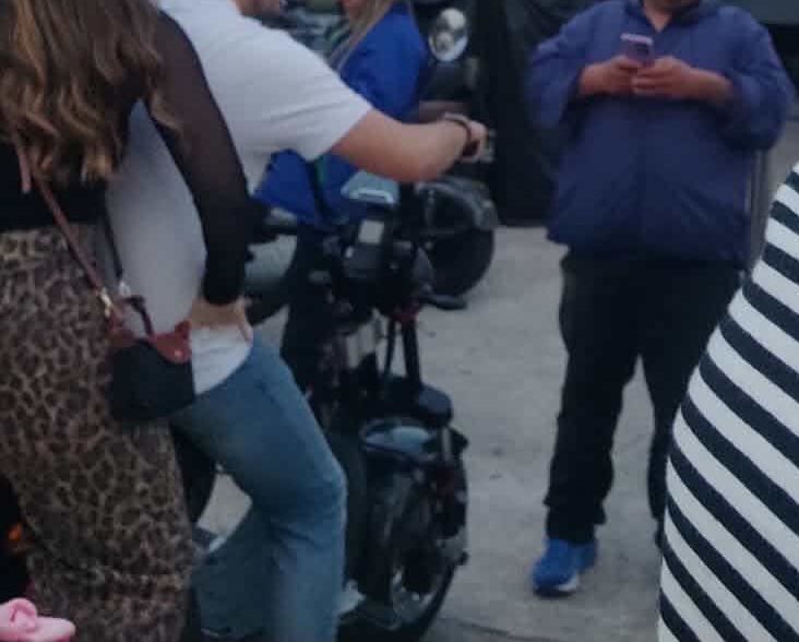 Leitor denuncia locação clandestina de scooters na orla de Balneário Camboriú: fiscalização promete reforçar ações
