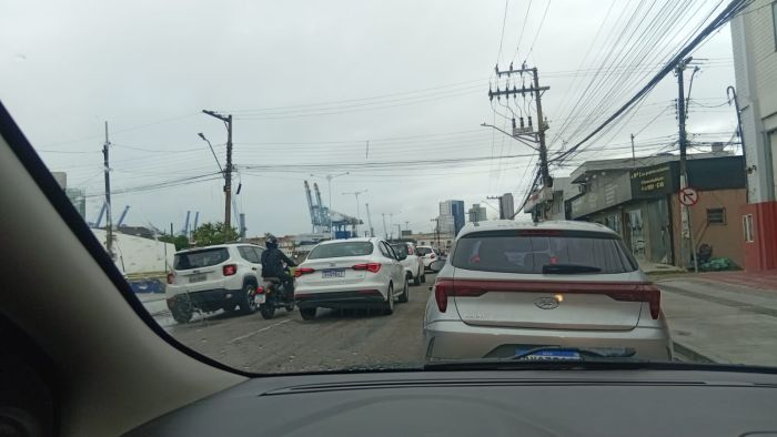Centro de Itajaí está congestionado