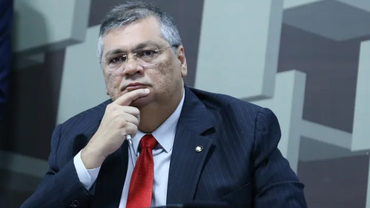 “Quem indica, responde?” Dino cobra Congresso por controle de bilhões em emendas