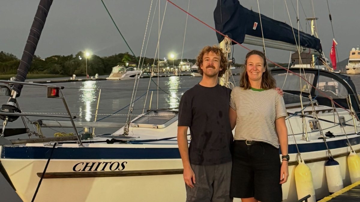 Após 11 dias no Oceano Atlântico, casal britânico chega a Santa Catarina em pequeno veleiro