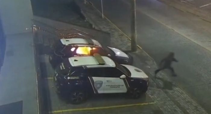 Preso homem acusado de incendiar viaturas do Dmutran
