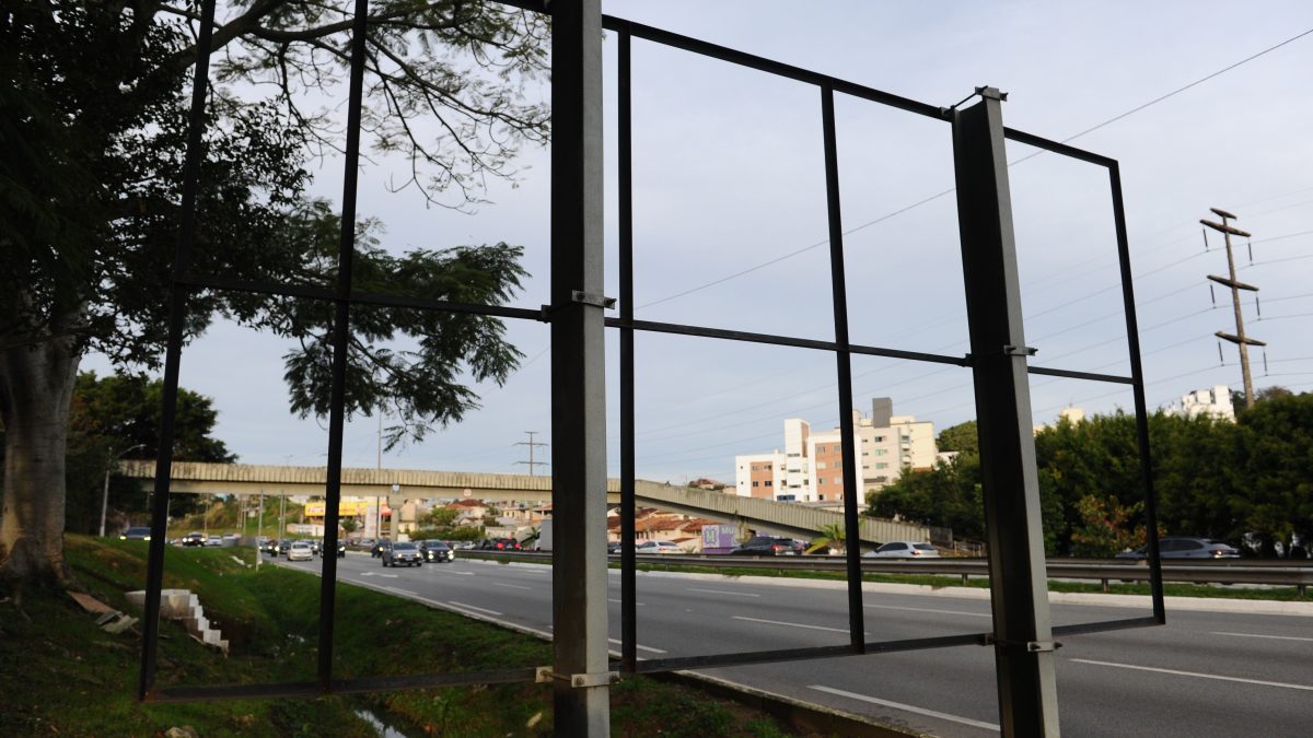 A estratégia escolhida para inibir o furto de placas na Via Expressa