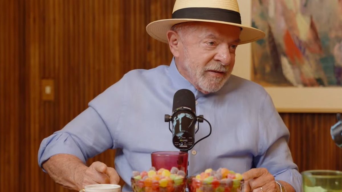 Lula fica desconcertado em podcast ao ser questionado sobre sigilo de 100 anos: ‘Fez igual ao Bolsonaro’