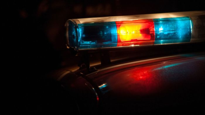 Motorista bêbado com crianças ameaça policiais e é preso