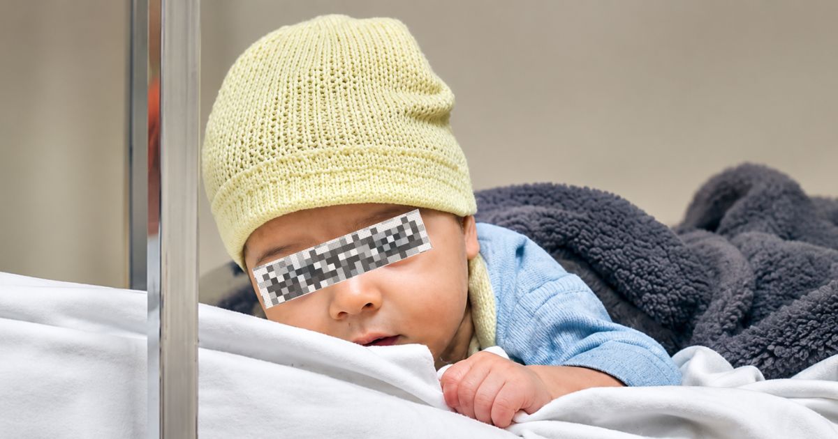Bebê abandonada pelos pais emociona milhares de pessoas após imagens circularem na internet, mas hospital revela que a criança segue recebendo cuidados médicos e alerta sobre falsas campanhas criadas nas redes sociais