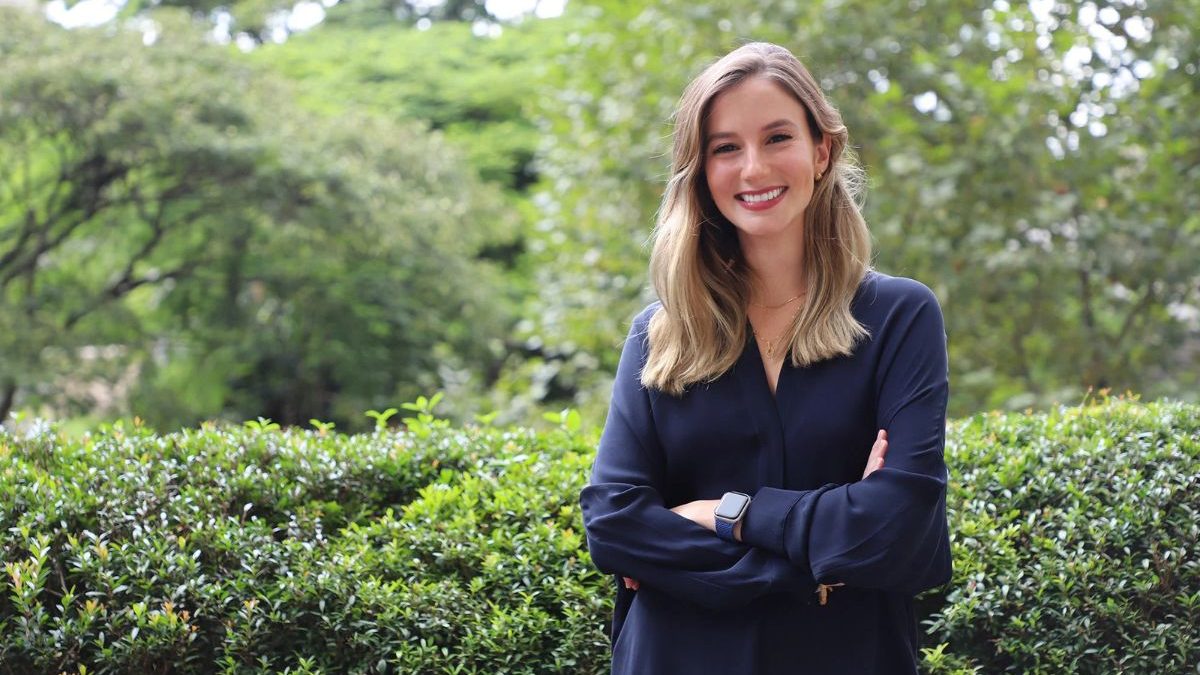 Aos 29 anos, ex-bailarina brasileira entra para a Forbes como a bilionária mais nova do mundo com fortuna de R$ 6,7 bilhões