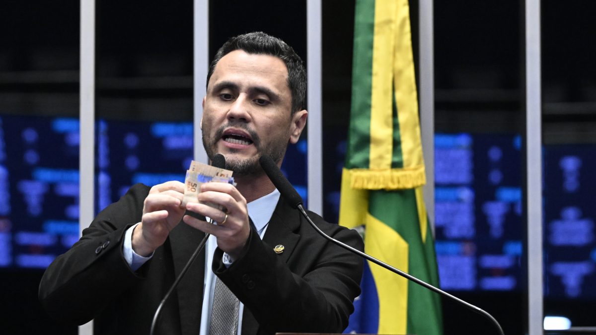 Cleitinho lidera pesquisas, mas candidatura em Minas segue indefinida