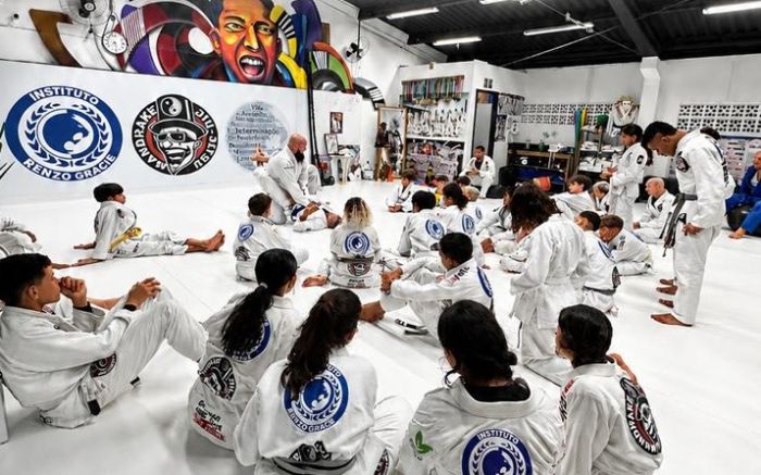Projeto social oferece aulas gratuitas de jiu-jítsu para crianças e adolescentes em Itajaí